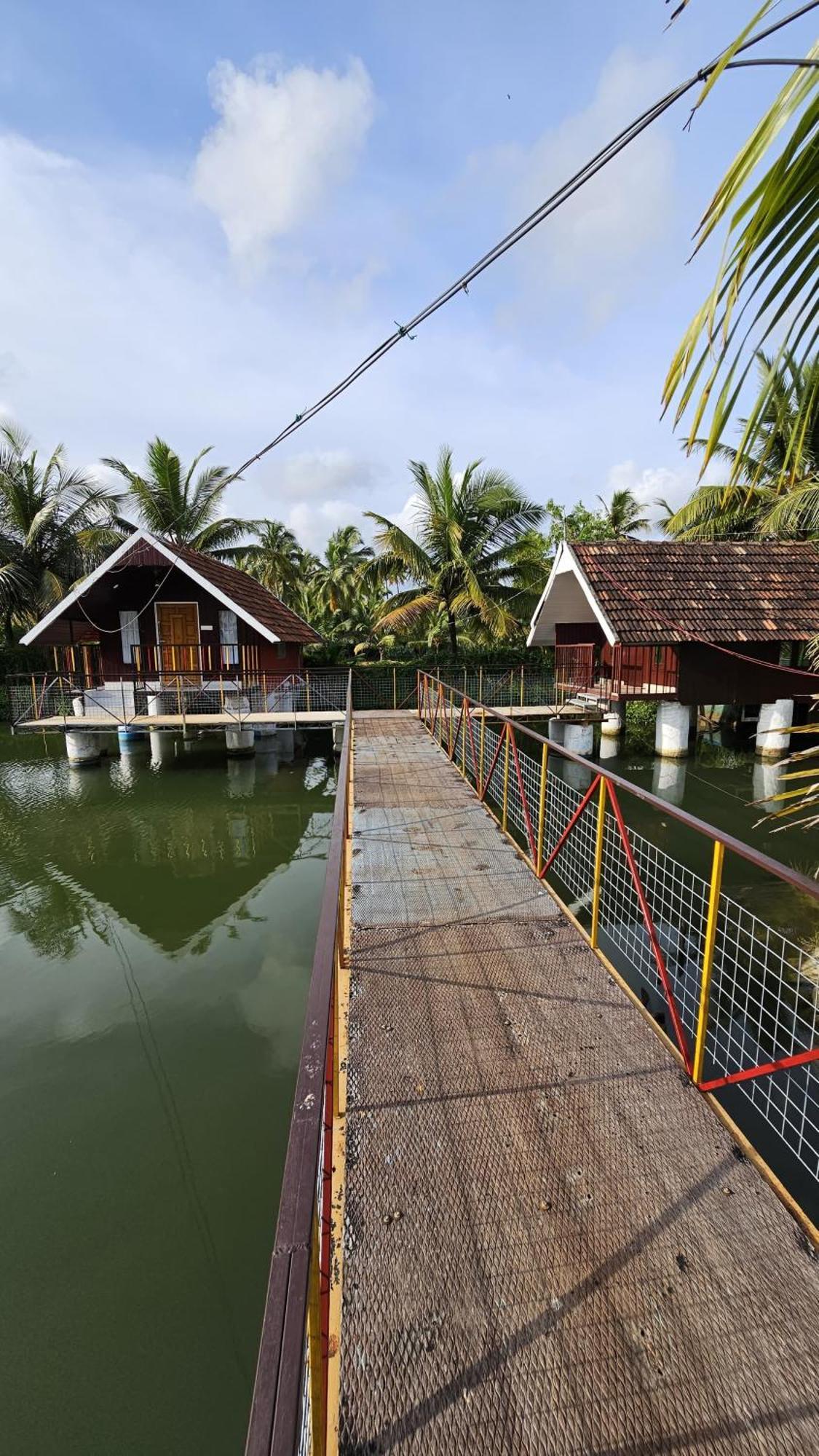 Munroe Island Lake Resort Mundrothuruth Exterior photo